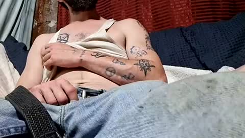 Snapshot of buster18hymen chatting on September 16, 4:24 am Buster18Hymen online show from September 16, 4:24 am