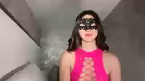 busy_bee69 online show from May 5, 10:18 pm