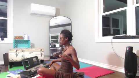 Snapshot of butt3rcup chatting on September 29, 5:12 am Goddess online show from September 29, 5:12 am