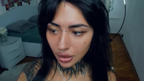 Snapshot of butter_f1y chatting on October 12, 6:12 am Sabrina online show from October 12, 6:12 am