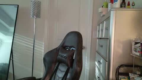 butterfly booty online show from April 1, 12:39 pm