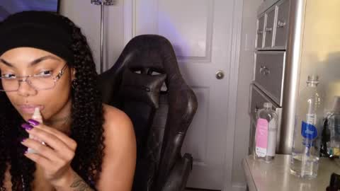 Snapshot of butterflybootyy chatting on May 19, 1:56 am butterfly booty online show from May 19, 1:56 am
