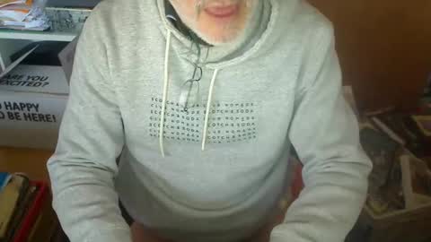 Snapshot of buttlover1111 chatting on November 13, 12:15 pm Buttlover2233 online show from November 13, 12:15 pm