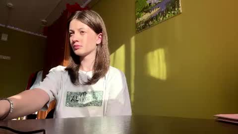 butyhoi online show from June 11, 3:43 pm