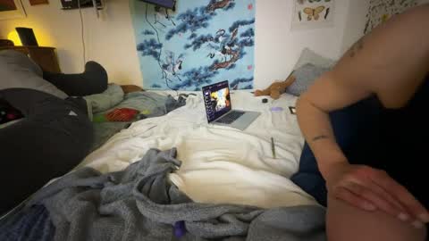 c2cmee online show from April 22, 7:11 am