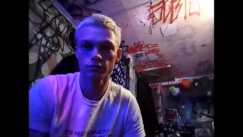 Snapshot of c4r4melncr34m chatting on November 1, 11:51 pm KILLY online show from November 1, 11:51 pm