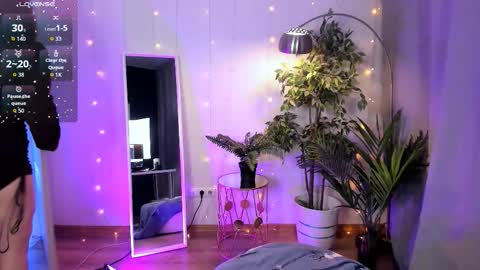 Snapshot of c_moonie_ chatting on February 17, 8:59 pm Polly online show from February 17, 8:59 pm