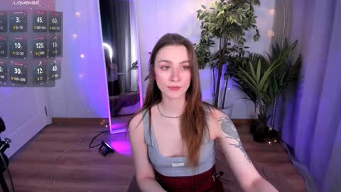 Snapshot of c_moonie_ chatting on February 24, 8:51 pm Polly online show from February 24, 8:51 pm