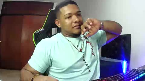 Snapshot of caballerozodi chatting on December 3, 9:02 pm caballerozodi online show from December 3, 9:02 pm