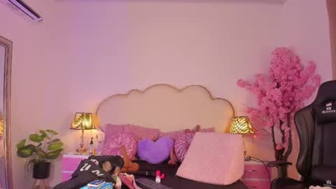 Cahitlin  online show from July 7, 5:54 am