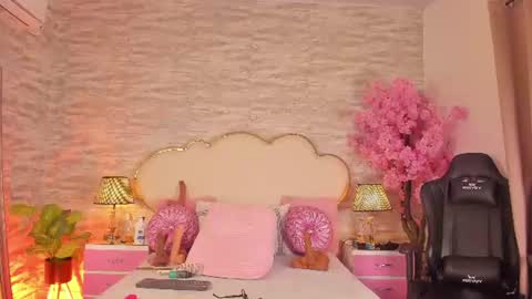 Cahitlin  online show from August 6, 5:53 am