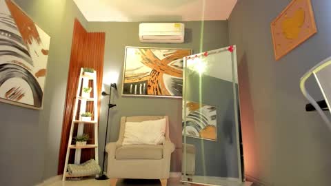 I am Katherine  online show from March 6, 10:56 am