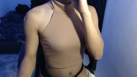 caitessa_bellemoir online show from November 25, 8:20 pm