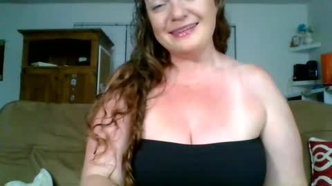 Snapshot of caitieluvs chatting on July 21, 2:47 am caitieluvs online show from July 21, 2:47 am