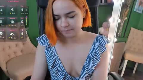 Snapshot of caitlin_crazy chatting on September 26, 9:46 am Gina online show from September 26, 9:46 am