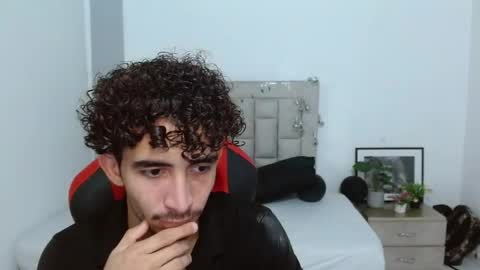 Snapshot of caius_fox chatting on January 11, 7:52 pm caius online show from January 11, 7:52 pm