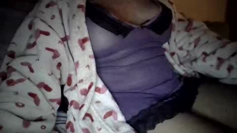 Snapshot of caligirl310r chatting on December 9, 2:02 am Caligurl Queen Head Fluffer In Charge Goddess of Cocktease Mistress of Holes online show from December 9, 2:02 am