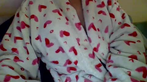 Snapshot of caligirl310r chatting on December 17, 3:28 pm Caligurl Queen Head Fluffer In Charge Goddess of Cocktease Mistress of Holes online show from December 17, 3:28 pm