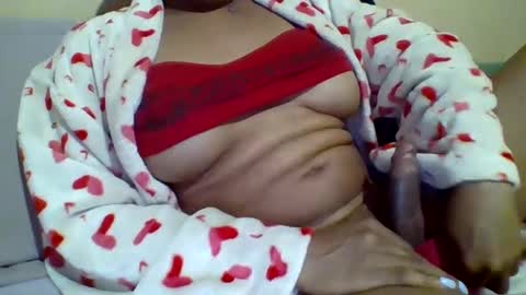 Snapshot of caligirl310r chatting on January 18, 10:49 pm Caligurl Queen Head Fluffer In Charge Goddess of Cocktease Mistress of Holes online show from January 18, 10:49 pm