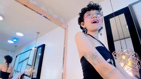 Snapshot of calioperoux chatting on March 1, 8:44 pm Caliope online show from March 1, 8:44 pm