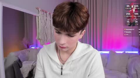 Call me Leo online show from December 6, 5:44 pm