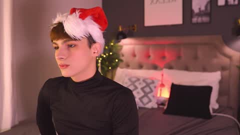 Call me Leo online show from December 15, 7:35 am