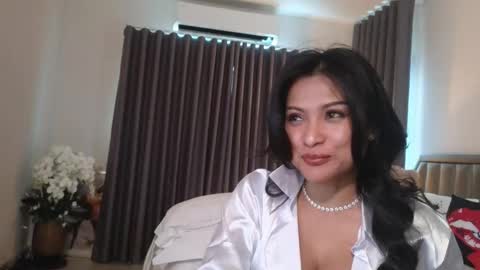 Call Me Linda online show from November 2, 3:09 am
