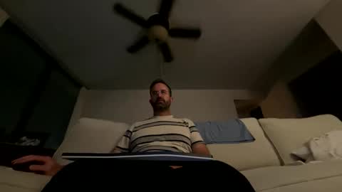 Snapshot of callesalada2 chatting on April 18, 5:55 am Whitest Boy Alive online show from April 18, 5:55 am