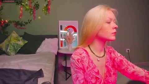 Robin online show from November 19, 11:10 am