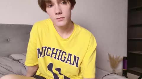 Snapshot of callmenineoneseven chatting on October 30, 5:57 pm Nick online show from October 30, 5:57 pm