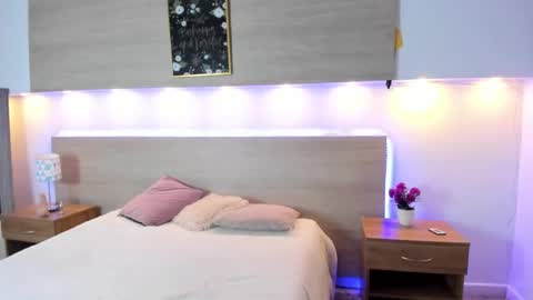 calopezreal  online show from February 26, 1:10 pm