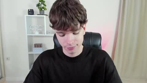 Hey I am Calvin  online show from December 7, 7:10 pm