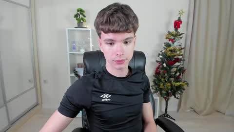 Hey I am Calvin  online show from December 17, 10:11 pm