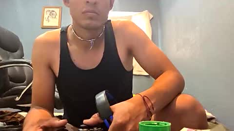 camachochuy1221 online show from December 21, 7:10 pm