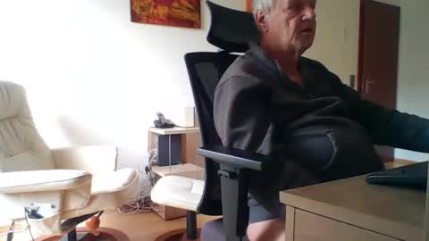 Snapshot of camcologne chatting on December 5, 10:57 am camcologne online show from December 5, 10:57 am