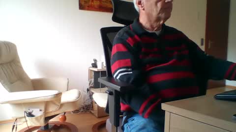 camcologne online show from December 17, 9:48 am