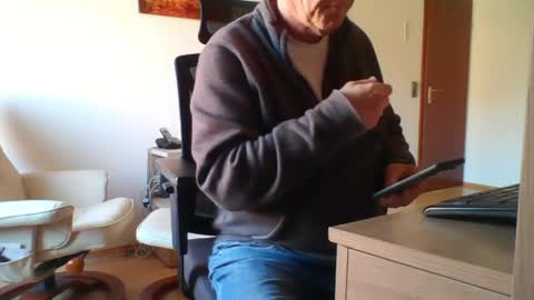 camcologne online show from April 22, 7:55 am