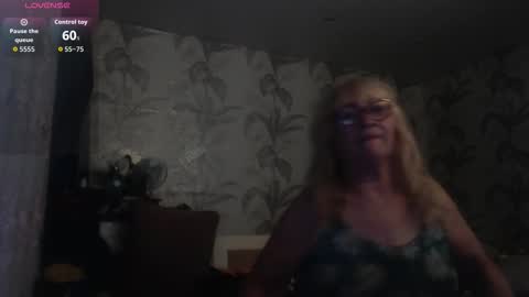 CamDiva1 online show from November 30, 7:18 pm