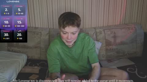 Snapshot of cameron_crowly chatting on December 9, 5:51 am Cameron online show from December 9, 5:51 am