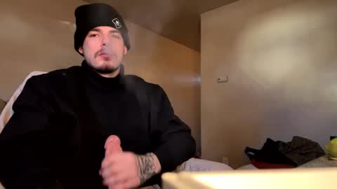 Snapshot of camerondt chatting on December 28, 10:13 pm camerondt online show from December 28, 10:13 pm