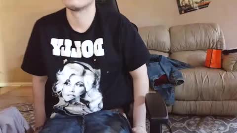 Snapshot of camerondt chatting on December 13, 8:47 pm camerondt online show from December 13, 8:47 pm