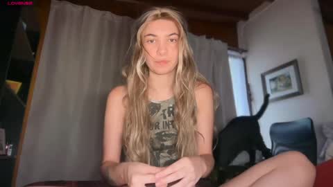 Snapshot of camii19y chatting on April 19, 10:01 pm camii19y online show from April 19, 10:01 pm