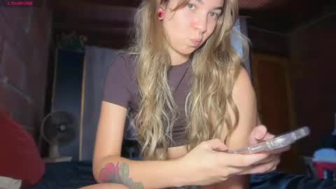 Snapshot of camii19y chatting on June 2, 9:06 pm camii19y online show from June 2, 9:06 pm