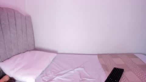 Snapshot of camii_sweett2 chatting on September 28, 7:19 pm camii_sweett2 online show from September 28, 7:19 pm