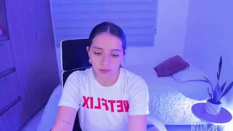 Snapshot of camila_ec2 chatting on November 29, 1:52 am C A M I online show from November 29, 1:52 am