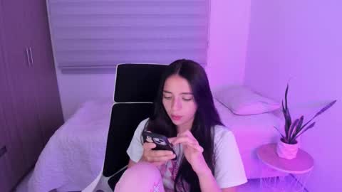 Snapshot of camila_ec2 chatting on February 23, 2:53 am C A M I online show from February 23, 2:53 am