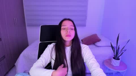 Snapshot of camila_ec2 chatting on February 25, 2:10 am C A M I online show from February 25, 2:10 am