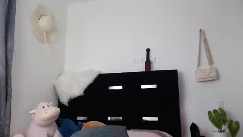 camila_torresss online show from October 7, 9:01 pm