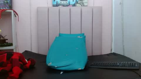 Snapshot of camila_williiamsres chatting on June 16, 9:45 am camila_williiamsres online show from June 16, 9:45 am