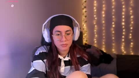 Snapshot of camilaalee chatting on November 10, 2:32 am CAMILAA LEE online show from November 10, 2:32 am